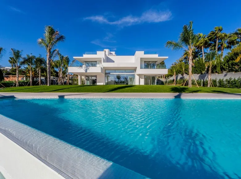 5 bedroom villa 1 100 m² Marbella, Spain