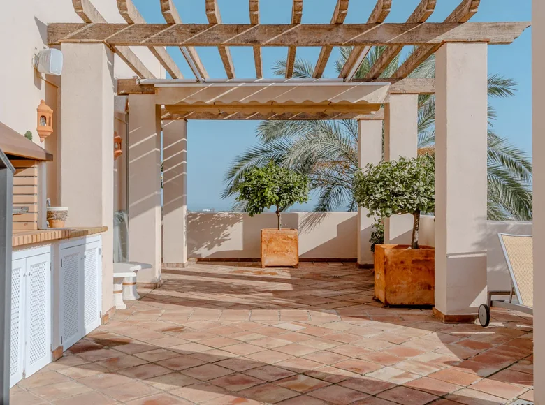 Wohnung 3 Schlafzimmer 324 m² Estepona, Spanien