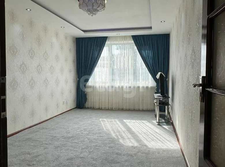 Kvartira 3 xonalar 65 m² Samarqandda