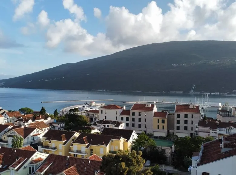 Atterrir  Herceg Novi, Monténégro