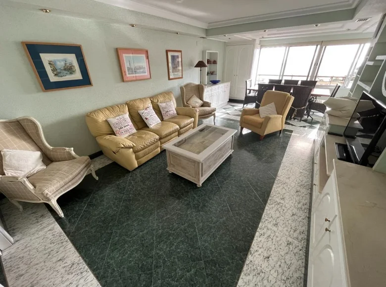 Mieszkanie 3 pokoi 110 m² Benidorm, Hiszpania