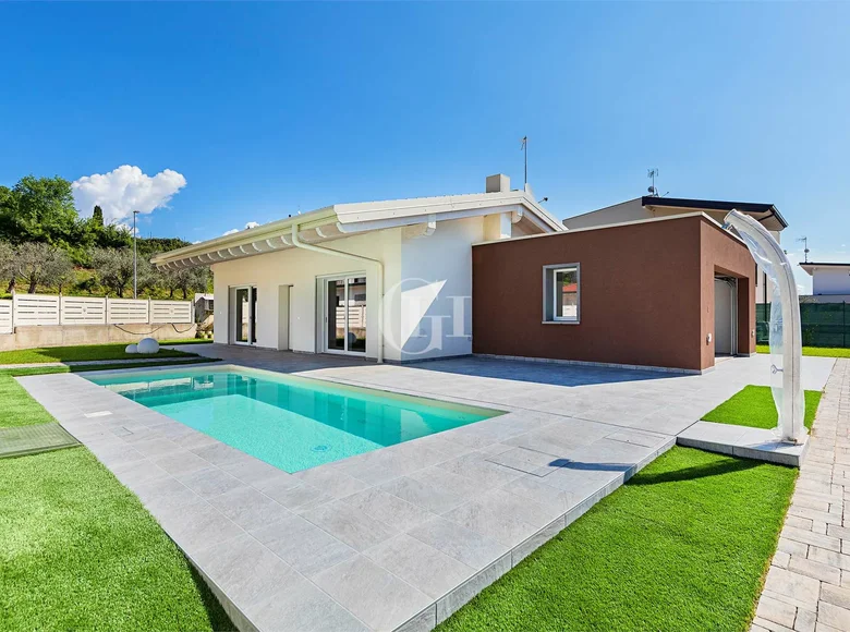 3 bedroom villa 210 m² Manerba del Garda, Italy