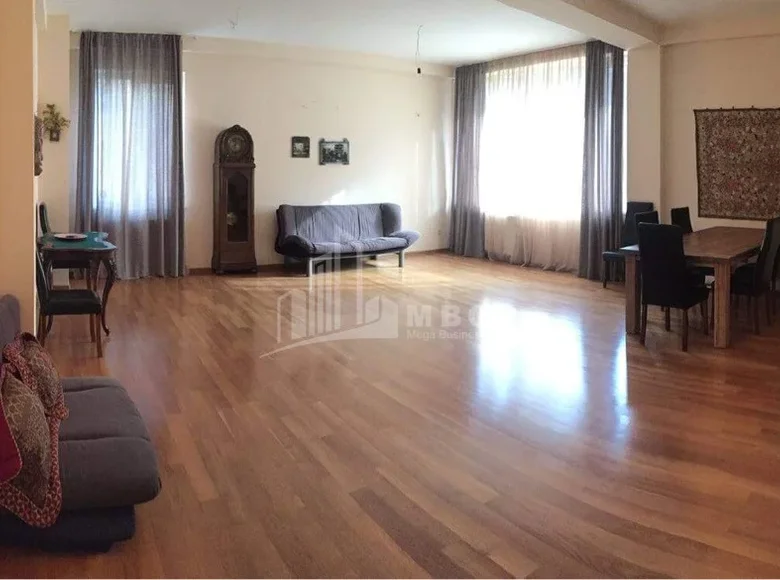 Mieszkanie 4 pokoi 172 m² Tbilisi, Gruzja