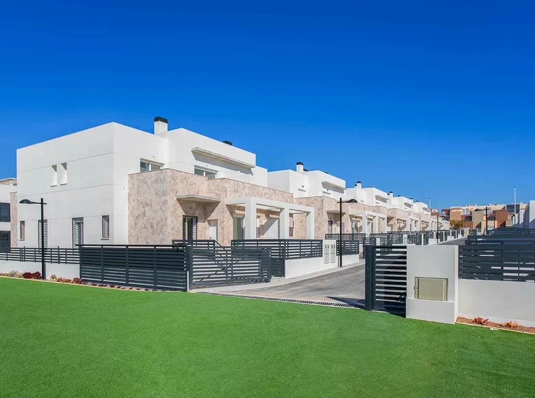 Dom drewniany w stylu górskim 3 pokoi 97 m² Torrevieja, Hiszpania