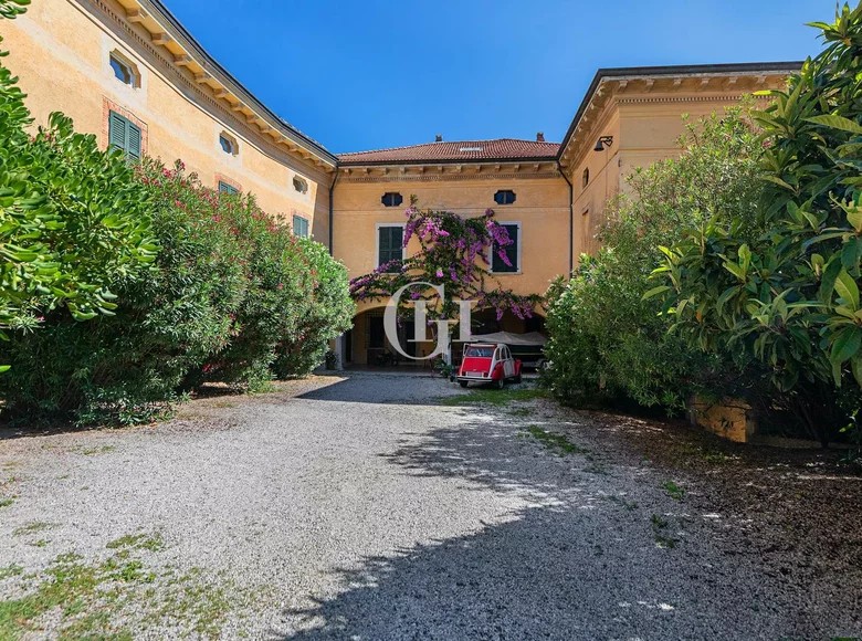 Propiedad comercial 1 566 m² en Polpenazze del Garda, Italia