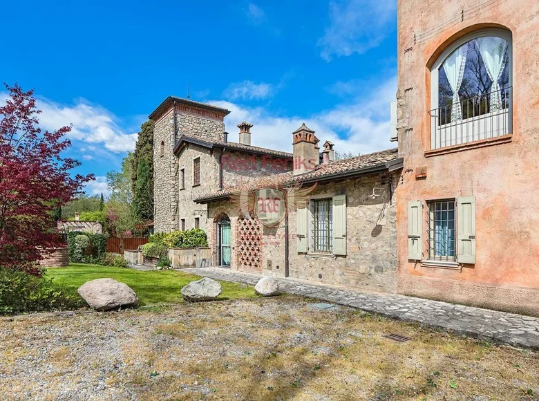 Mieszkanie 3 pokoi 115 m² Desenzano del Garda, Włochy