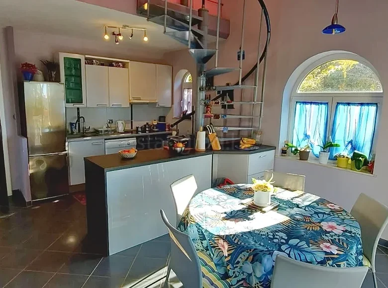 5 bedroom house 200 m² Omisalj, Croatia