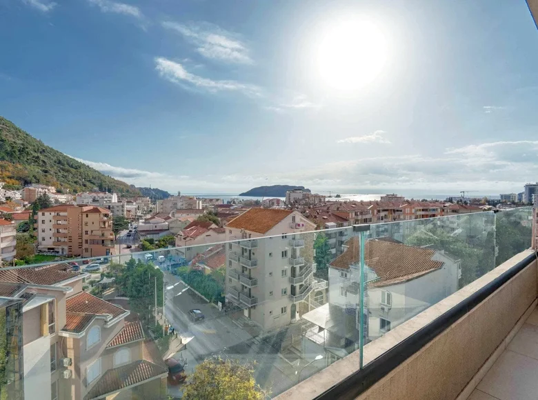 Mieszkanie 5 pokojów 130 m² Budva, Czarnogóra