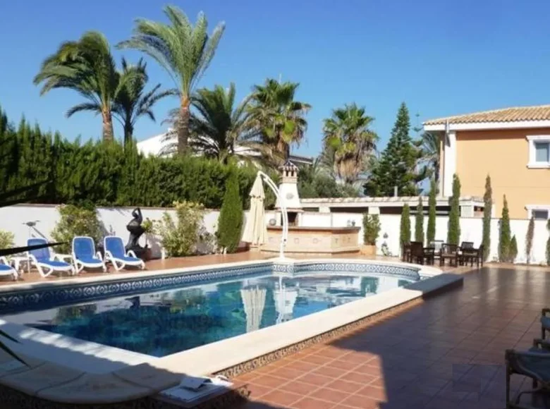 Villa de 4 dormitorios 275 m² Orihuela, Španjolska