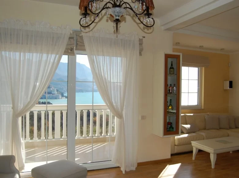 Villa de 5 habitaciones 285 m² Becici, Montenegro