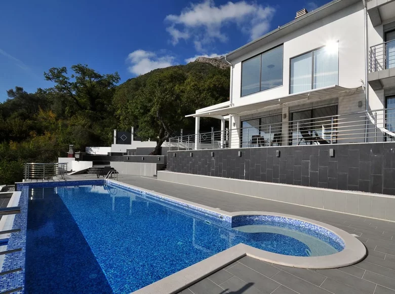 5 bedroom villa 369 m² Tivat, Montenegro