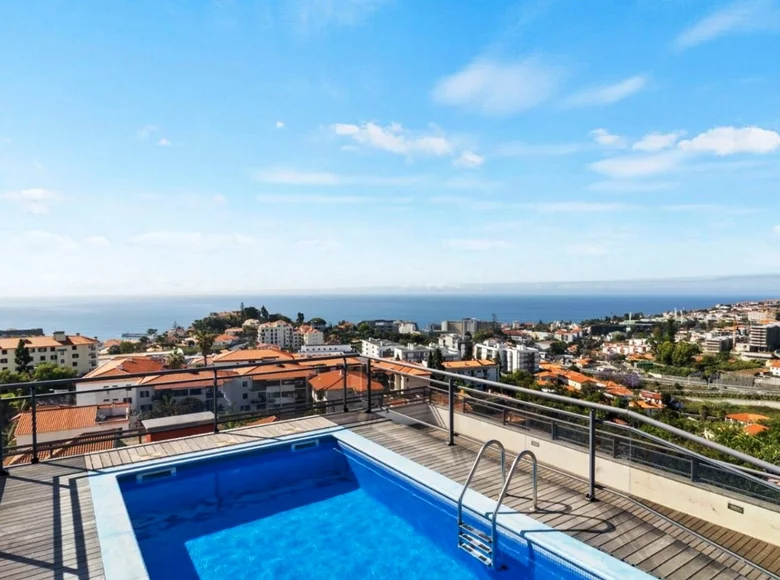 Mieszkanie 4 pokoi 256 m² Madeira, Portugalia