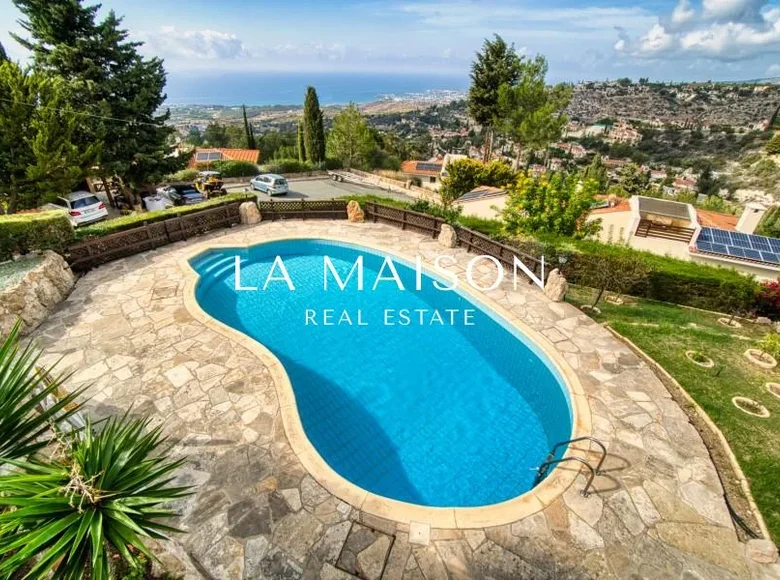 4 bedroom house 250 m² Kamares, Cyprus