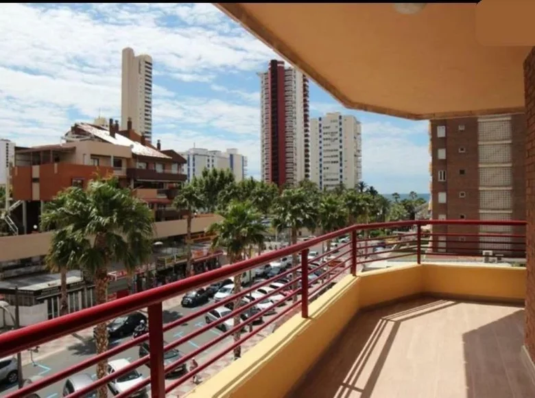 Mieszkanie 2 pokoi 77 m² Benidorm, Hiszpania