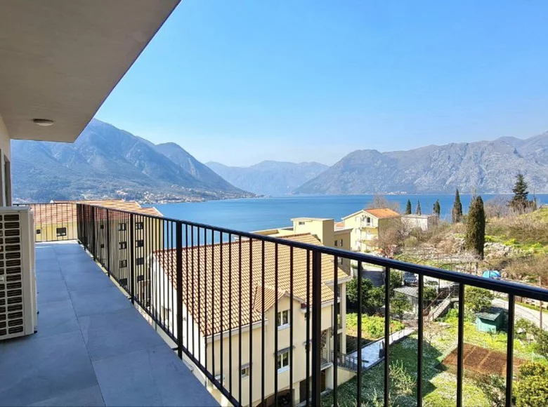 Apartamento 4 habitaciones 109 m² Dobrota, Montenegro