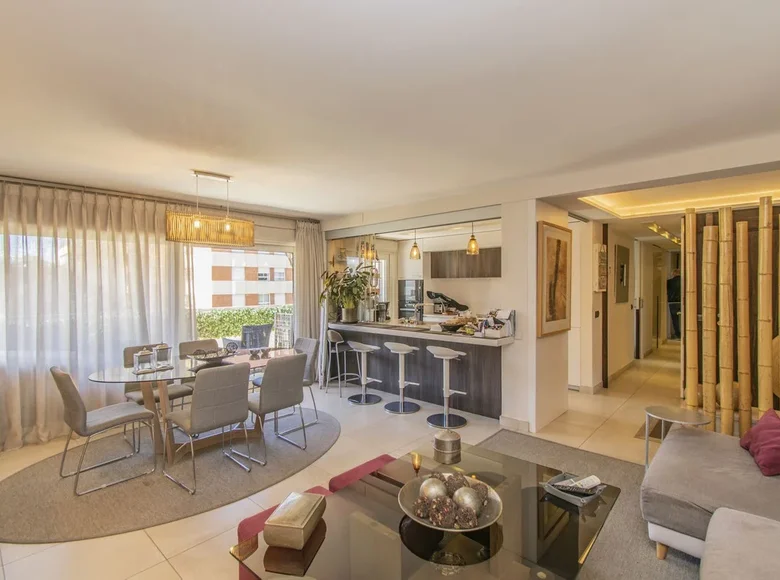 Квартира 3 спальни 145 м² Марбелья, Испания