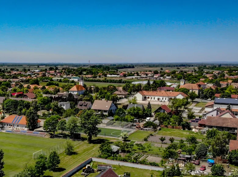 Land 40 000 m² Bugyi, Hungary