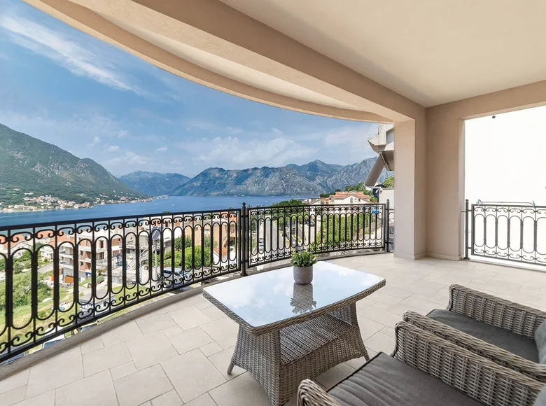 Apartment 9 bedrooms 594 m² Dobrota, Montenegro