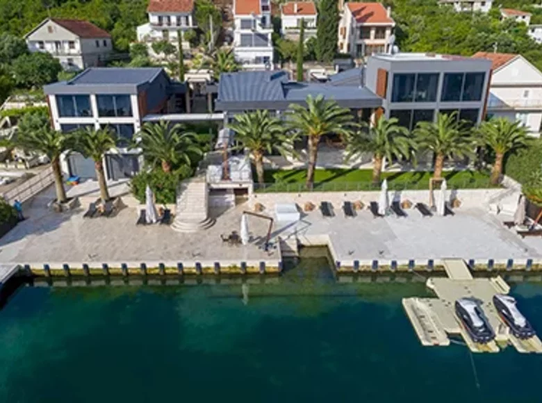 Casa 10 habitaciones 900 m² Tivat, Montenegro
