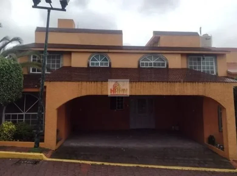 Casa 4 habitaciones 330 m² Ecatepec de Morelos, México