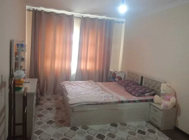 Kvartira 3 xonalar 75 m² Khanabadda