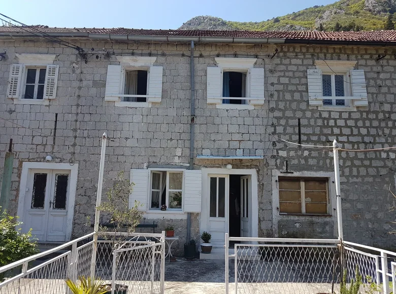 Mieszkanie 3 pokoi 138 m² Kotor, Czarnogóra