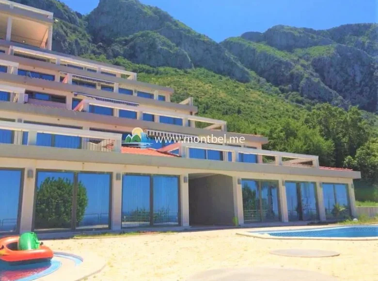 Hotel 2 700 m² in Marovici, Montenegro