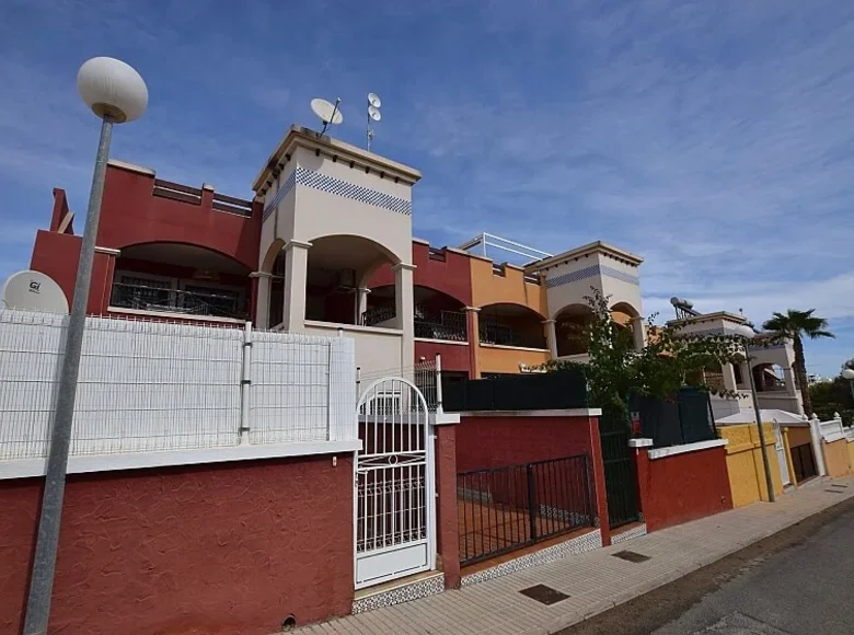 Bungalow de 2 dormitorios 85 m² Orihuela, España