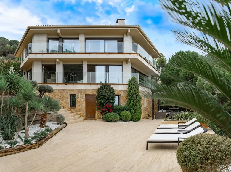 5-Schlafzimmer-Villa 392 m² Santa Maria de Llorell, Spanien