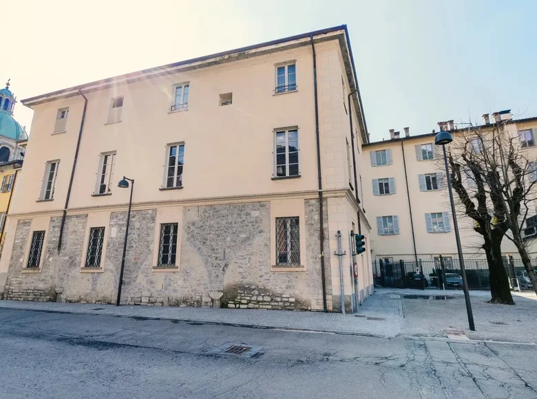 Apartamento 14 habitaciones 1 967 m² Como, Italia