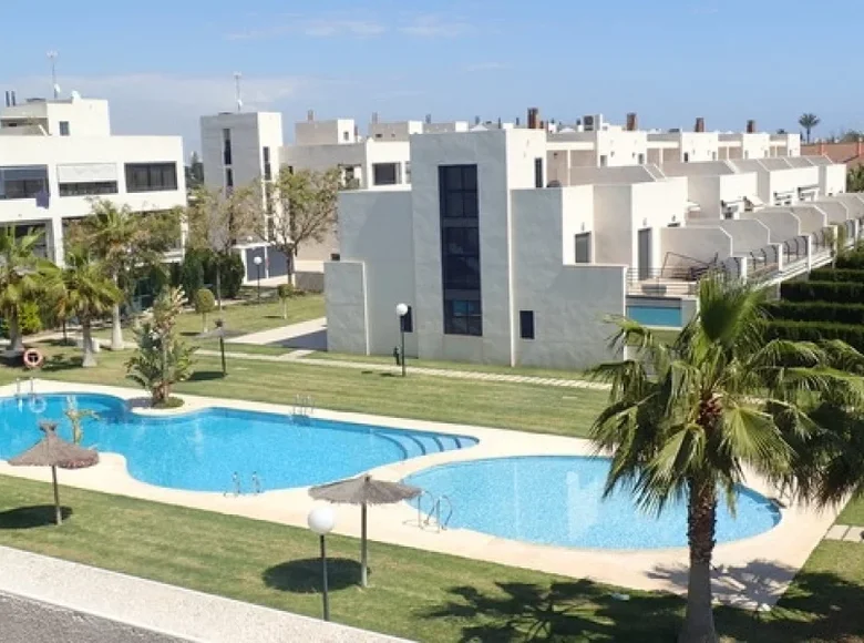 Villa de 4 dormitorios 310 m² Alicante, España