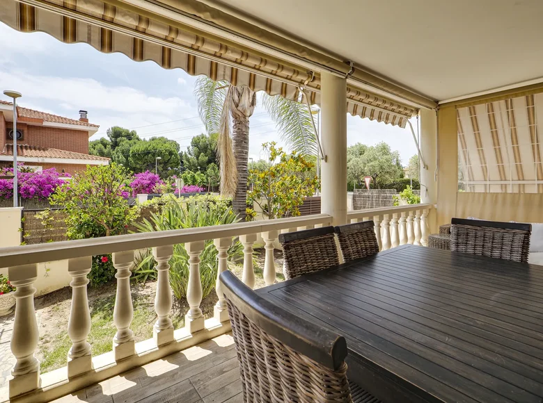 villa de 5 dormitorios 310 m² Cambrils, Španjolska