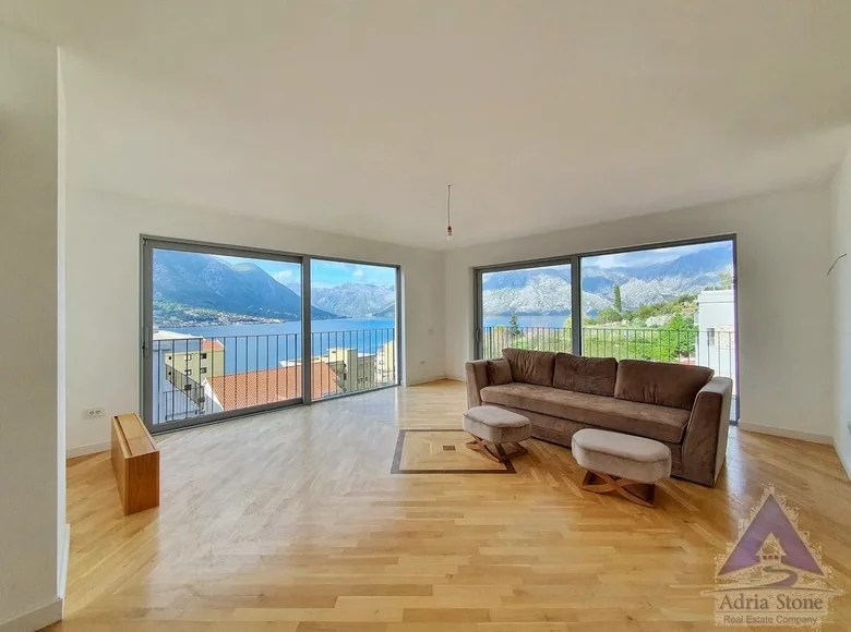 Apartamento 3 habitaciones 208 m² Dobrota, Montenegro