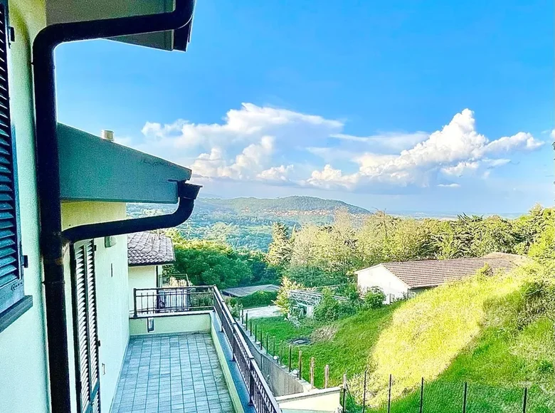 Mieszkanie 2 pokoi 65 m² Toskania, Włochy