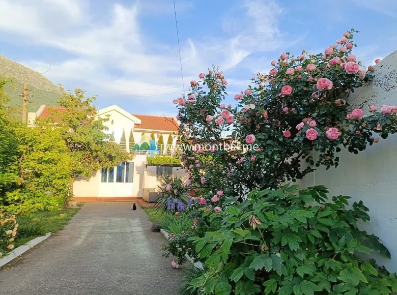 3 bedroom house 170 m² Zaljevo, Montenegro
