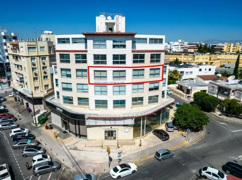 Commercial property 166 m² in Strovolos, Cyprus