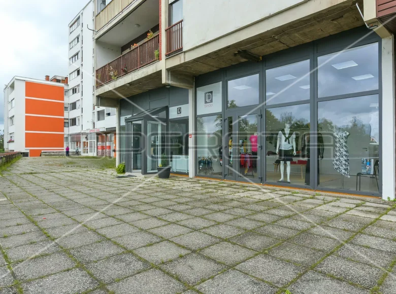 Commercial property 277 m² in Karlovac, Croatia