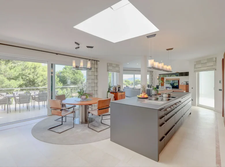Zamek 4 pokoi 305 m² Santa Ponsa, Hiszpania