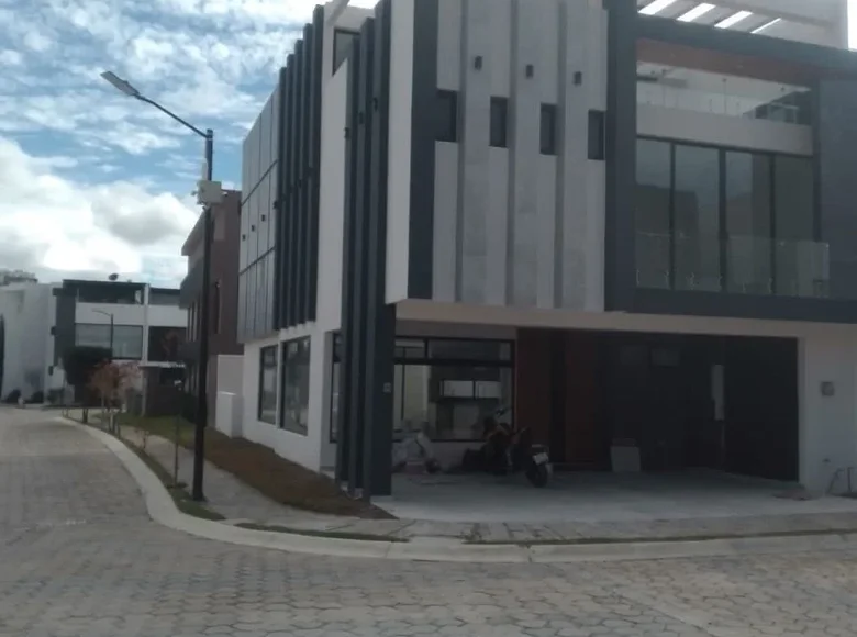 Casa 3 habitaciones 355 m² San Andrés Cholula, México