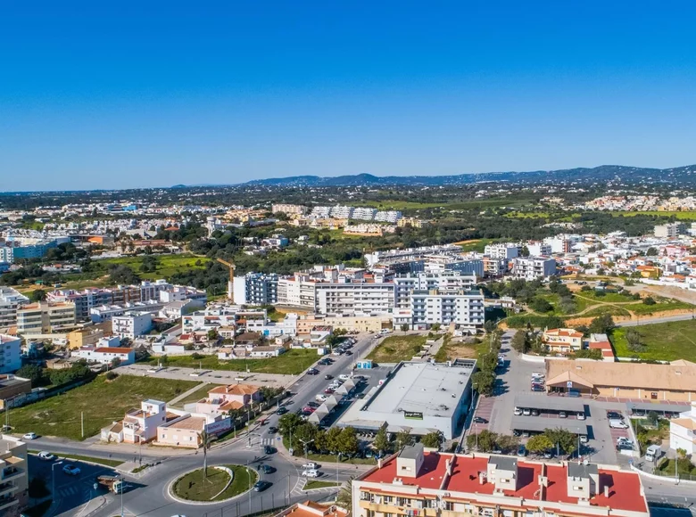 Mieszkanie 2 pokoi 115 m² Quelfes, Portugalia