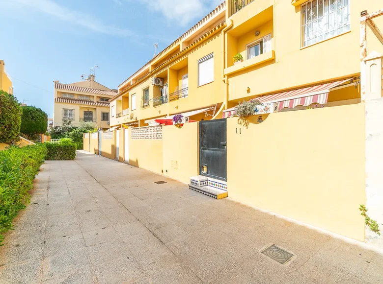 Szeregowiec 3 pokoi 65 m² Torrevieja, Hiszpania