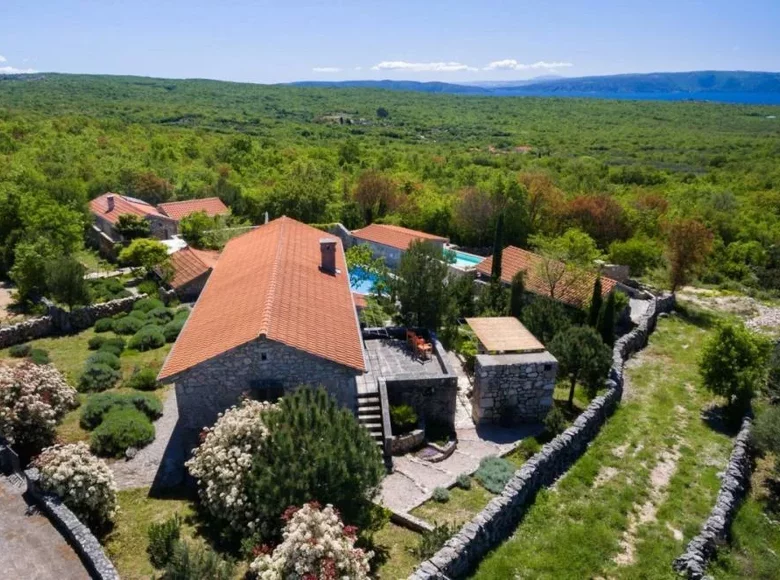 villa de 5 dormitorios 300 m² Krk, Croacia