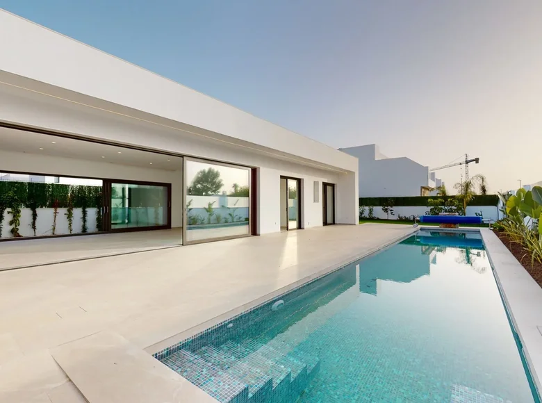 Villa de tres dormitorios 150 m², Todos los paises