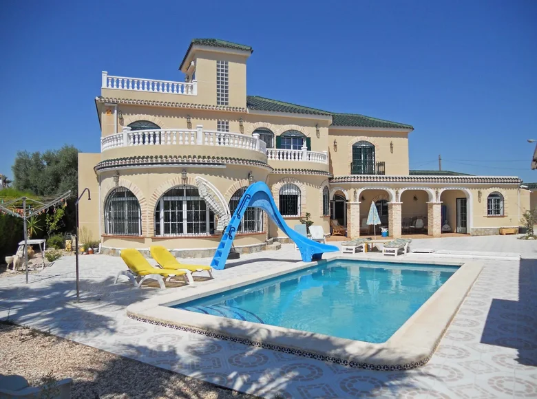 Villa 6 habitaciones 256 m² Torrevieja, Španjolska