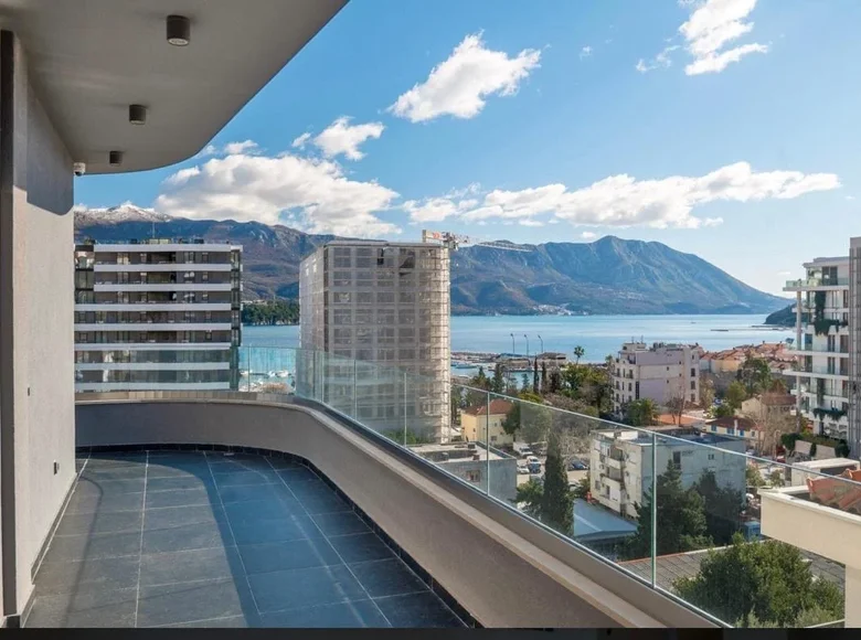 3 bedroom apartment 149 m² Budva, Montenegro