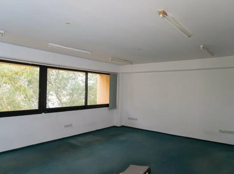 Oficina 331 m² en Nicosia, Chipre