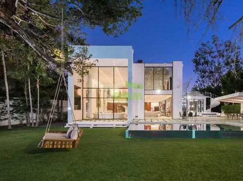 Villa 1 115 m² California, United States