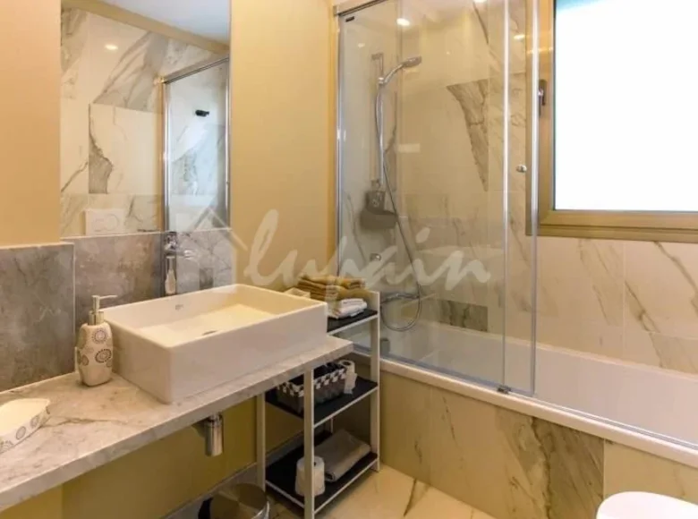 Mieszkanie 4 pokoi 380 m² Arona, Hiszpania