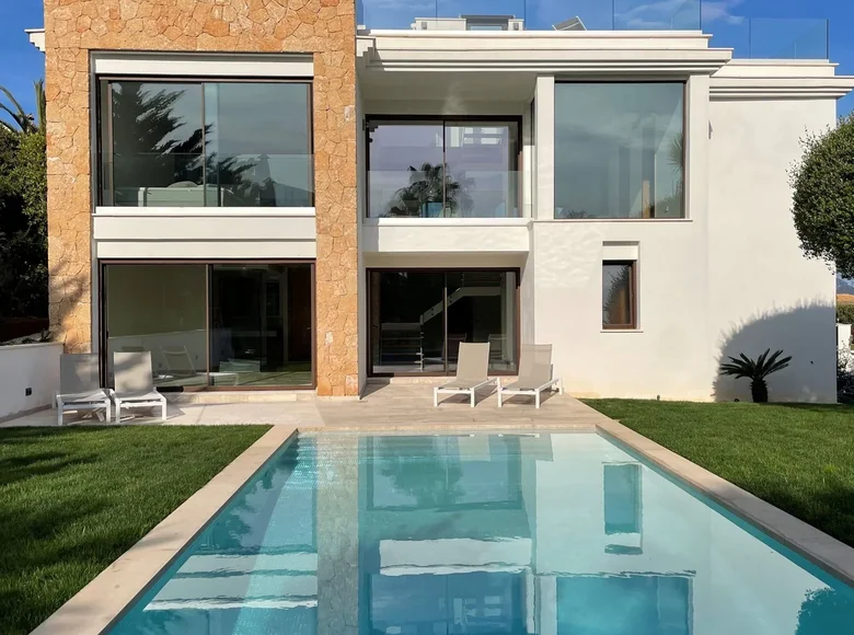 Zamek 4 pokoi 820 m² Santa Ponsa, Hiszpania