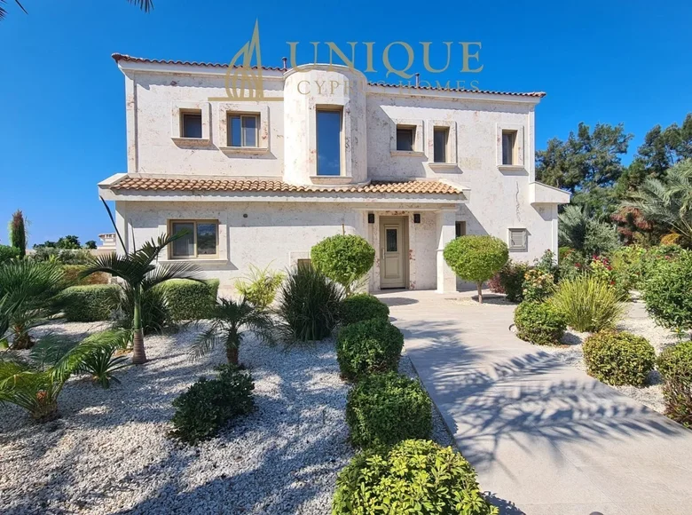 4-Schlafzimmer-Villa 250 m² Peyia, Zypern